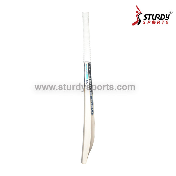 New Balance DC 680 19/20 Cricket Bat - Size 5 - English Willow - Youth / Boys - New Balance - Sturdy Sports